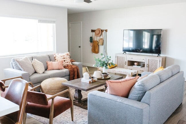 Building Photo - Stunning Remodel near Old Town!