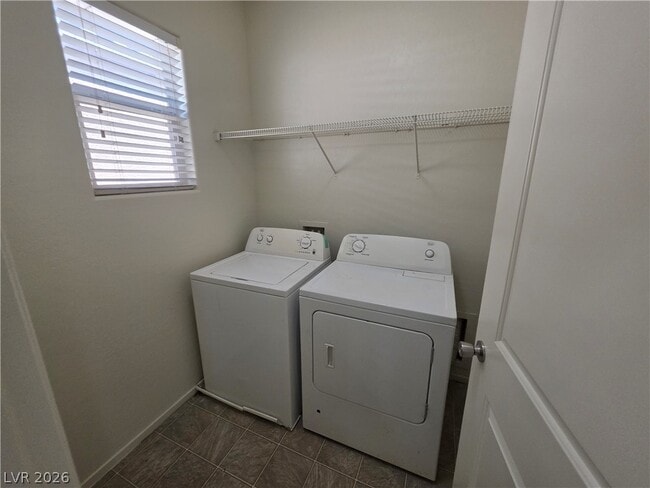 Building Photo - 7510 Perla Del Mar Ave