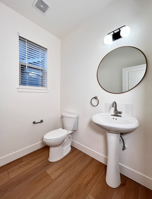 Building Photo - Modern Craftsman 4 Bedroom Home!