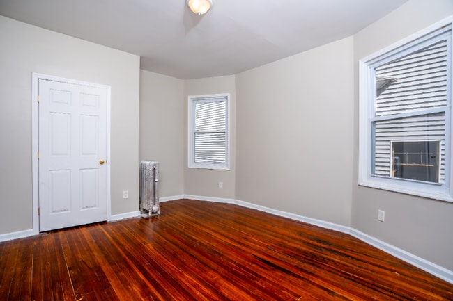 Building Photo - 322-324 S Clinton St