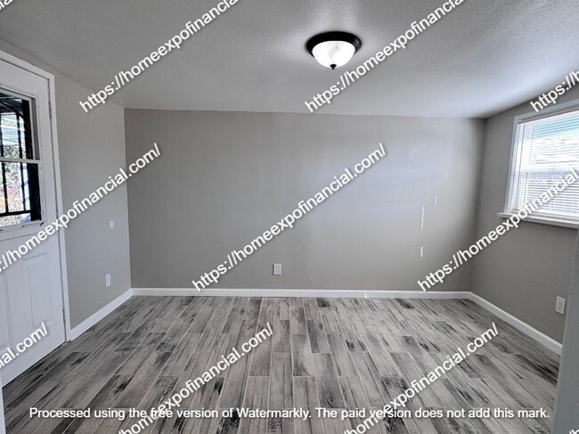 Building Photo - Nice Back House For Rent