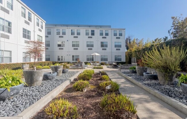 Building Photo - 598 Columbia Ave