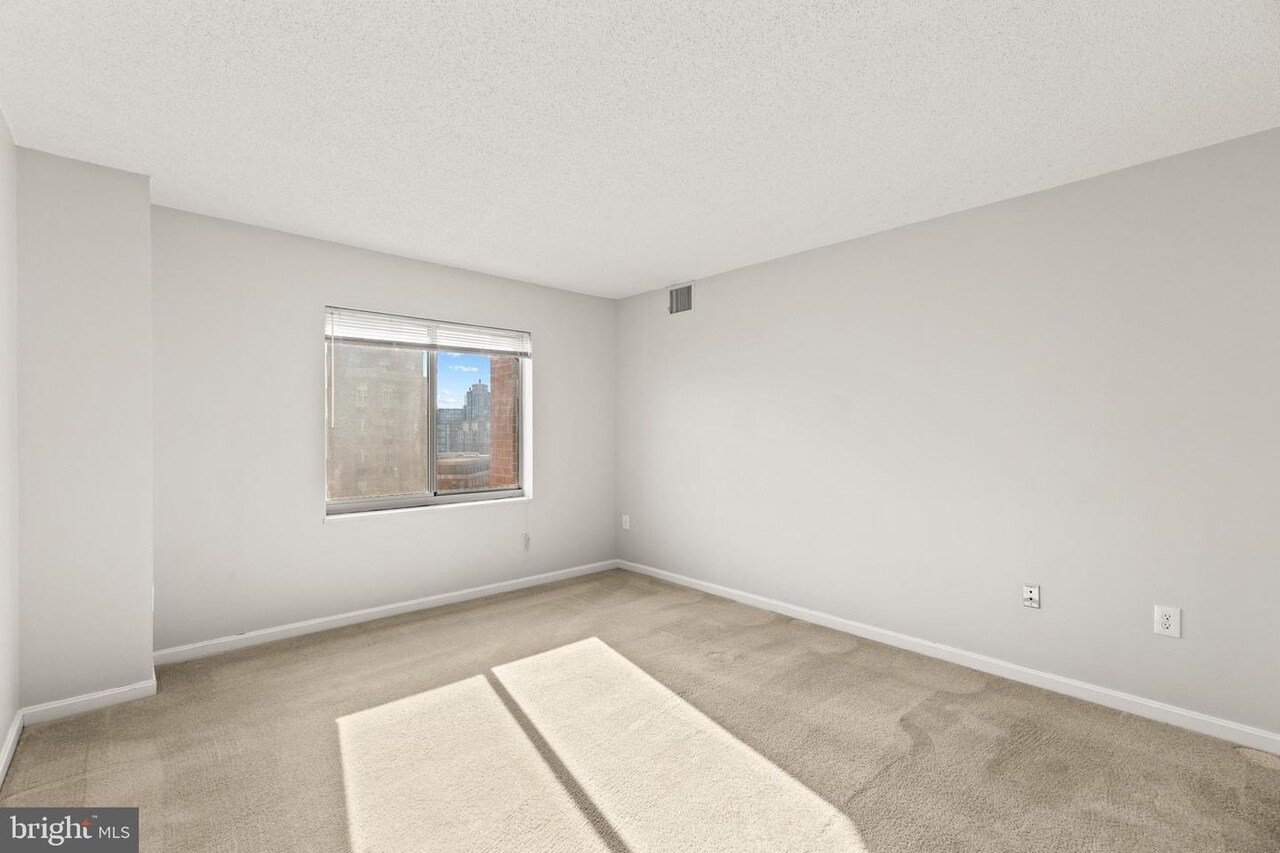 Building Photo - 2121 Jamieson Ave