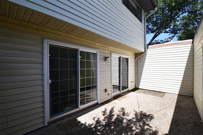 Building Photo - 2596 Bering Dr