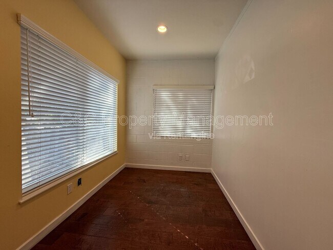 Building Photo - 617 Water St