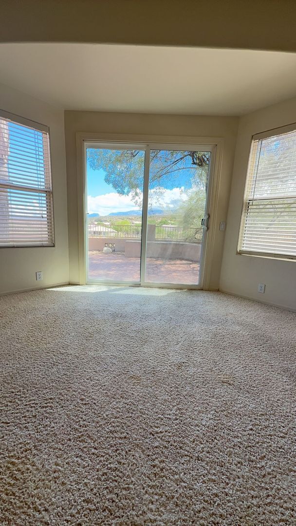Building Photo - 10110 N Bighorn Butte Dr