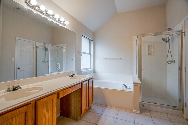 Building Photo - 4439 Hunters Lodge Dr