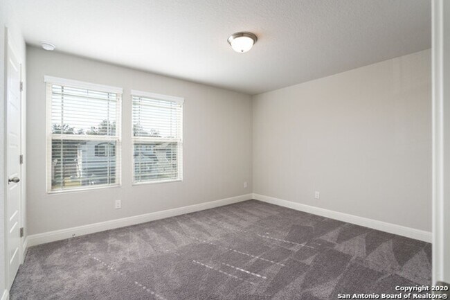 Building Photo - Modern 3-Bedroom Home Near Alamo Ranch with Covered Patio & Privacy Fence