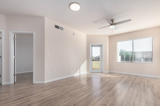 Building Photo - Condo in Union Hills