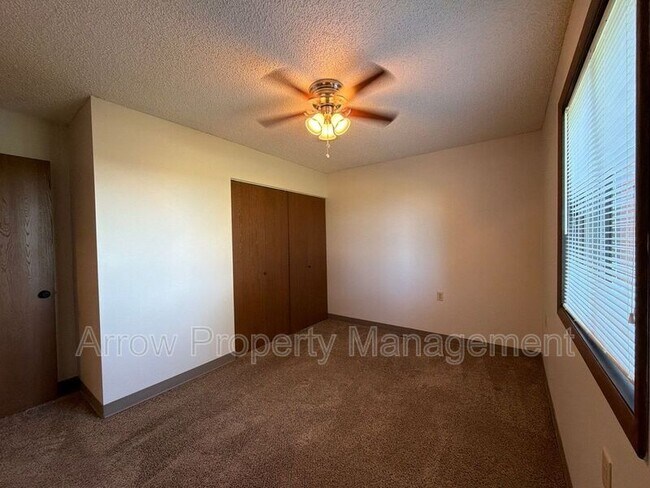 Building Photo - 11141 N 137th St