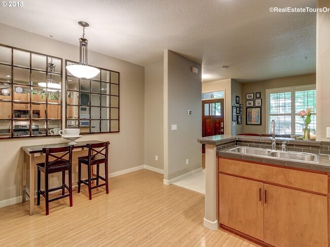 Building Photo - Amazing Location in NW Portland! Gorgeous 2 BD Townhome in Arbor Parc!