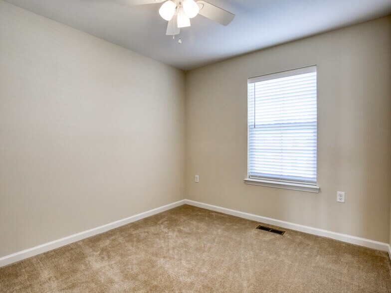 Building Photo - 107 Alderman Way