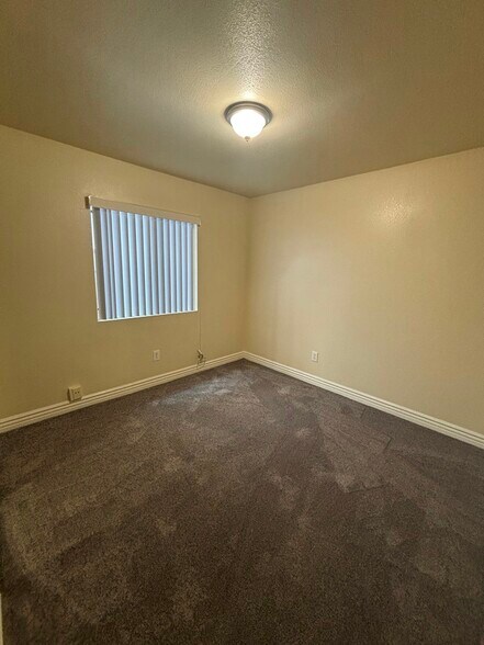 Building Photo - 327 E 106th St