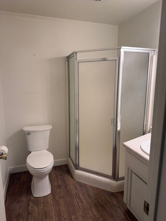 Building Photo - Great 2 Bedroom 2 bath duplex