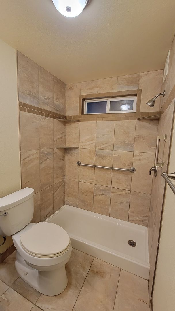 Building Photo - Beautiful 3 bed 2 bath in Springfield with...