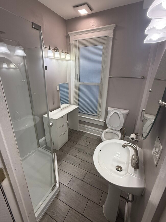 Building Photo - 429 Maple Ave