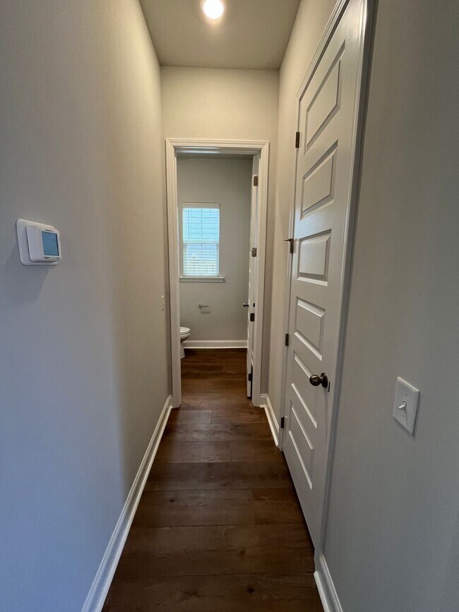 Building Photo - Stunning 4 Bedroom 4.5 Bath Home In Summer...