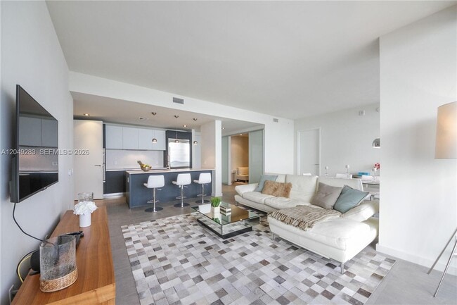 Building Photo - 1300 Brickell Bay Dr