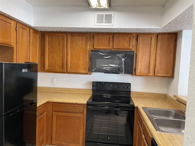 Building Photo - 9811 Walnut St