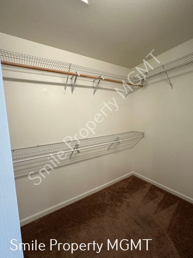 Building Photo - 6422 SE 137th Ave