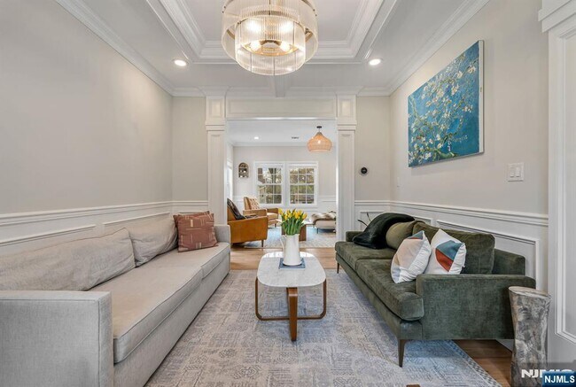 Building Photo - 765 6th Ave