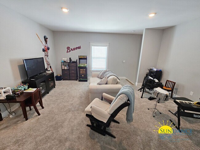 Building Photo - Live the Coastal Dream in Beachwood Estates, Stunning Long-Term Rental Available!
