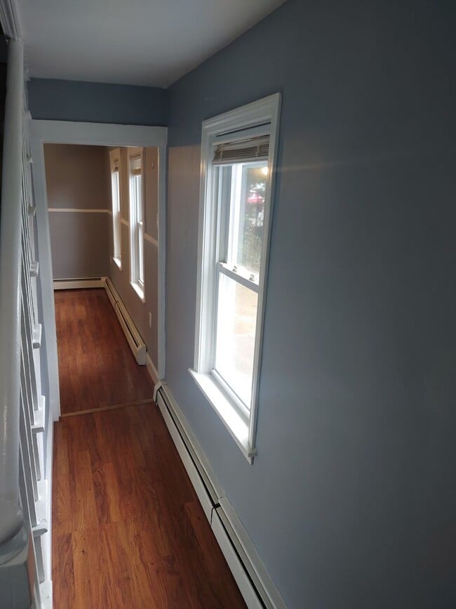 Building Photo - 2 Bedroom Single Cottage Family Home in Wo...