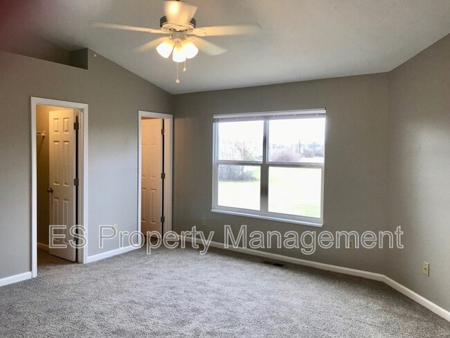 Building Photo - 5390 Lakeside Manor Dr