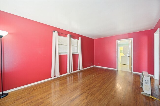 Building Photo - CHARMING DENVER HEIGHTS 3-BEDROOM