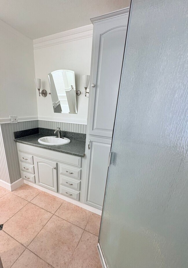 Building Photo - Charming 5-Bedroom Home in Prime Ballard Location!