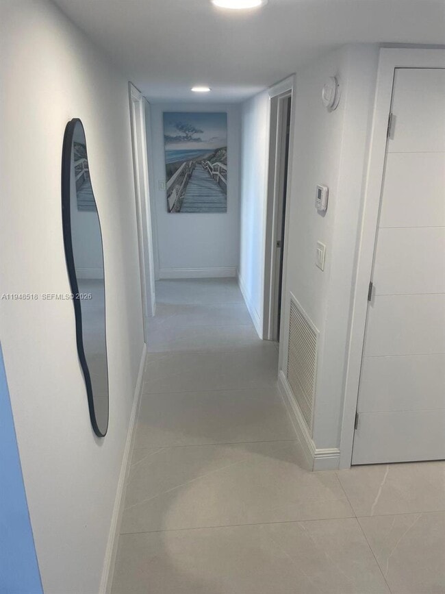 Building Photo - 1401 S Ocean Dr