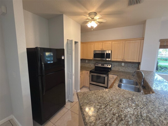 Building Photo - 8320 Santa Monica Ave