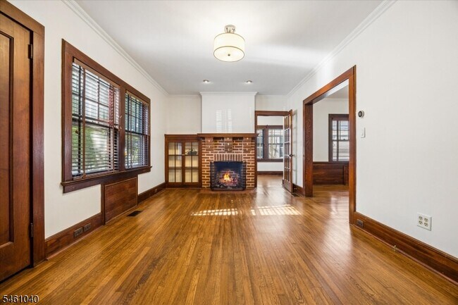 Building Photo - 44 Walnut Crescent