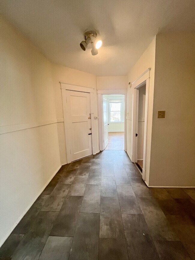 Building Photo - 911 St Rita Ave