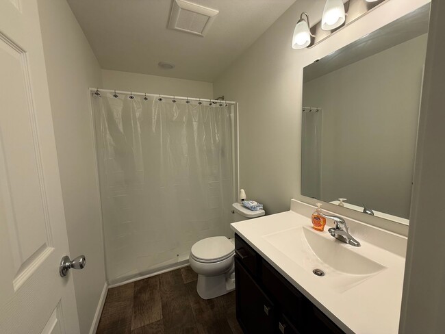 Building Photo - Spacious & Fully Furnished 5-Bedroom Colon...