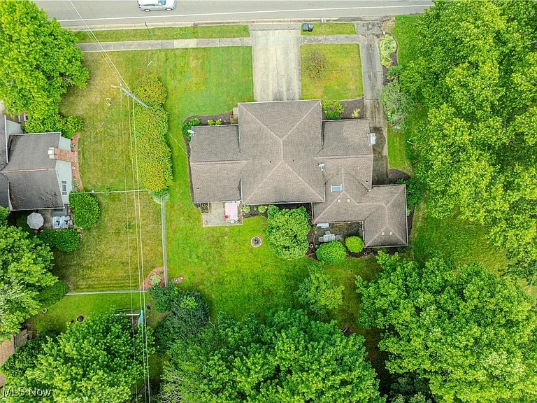 Building Photo - 824 Reno Dr