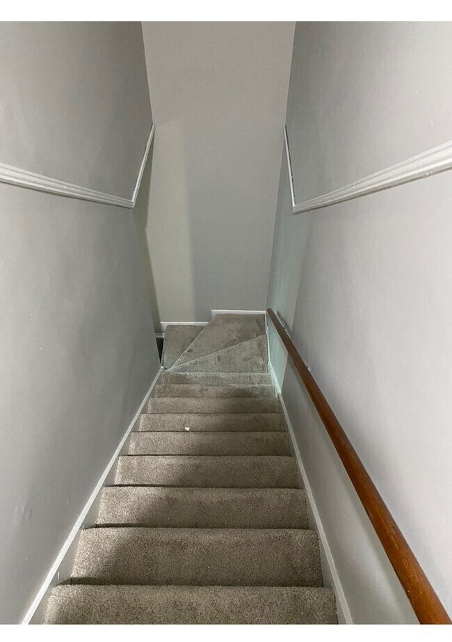Building Photo - Cozy 3-Bedroom Townhome Close to Base and Shopping