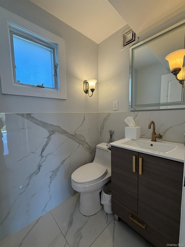 Building Photo - 640 Derby Ave