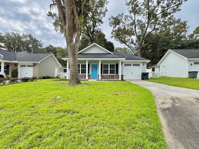 Building Photo - AVAILABLE OCTOBER 2025  [PET FRIENDLY]