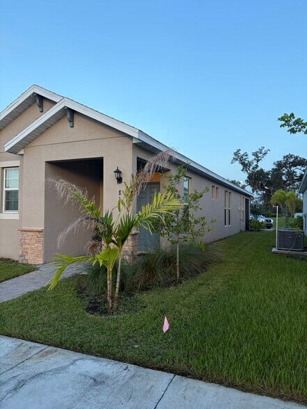 Building Photo - 814 Friendship Cir