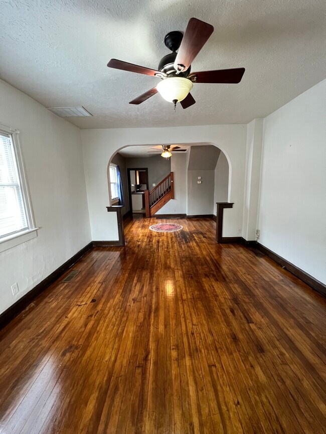 Building Photo - 517 N Bradley Ave