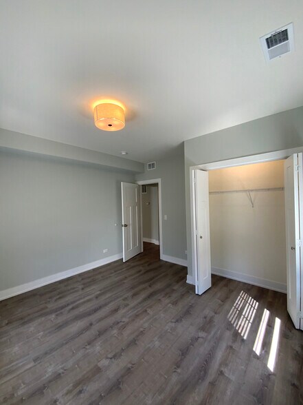 Building Photo - 1143 Maple