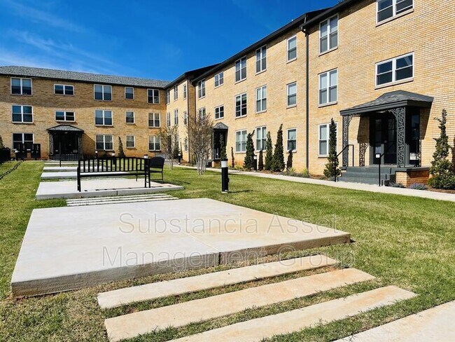 Building Photo - 701 Culbertson Dr