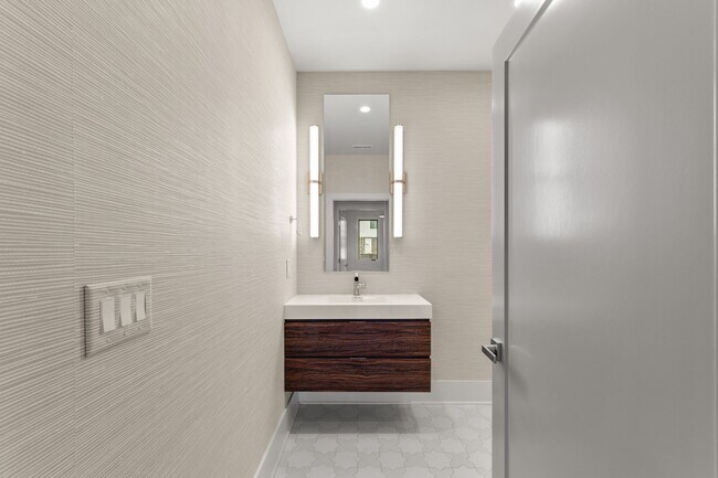 Building Photo - 601 S 9th St