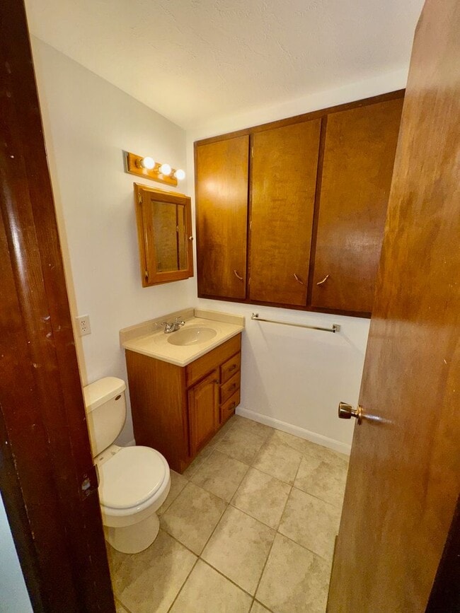 Building Photo - Move-In Ready 3-Bedroom with Modern Updates and Fantastic Outdoor Space