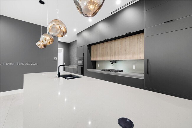 Building Photo - 813 NE 17th Terrace