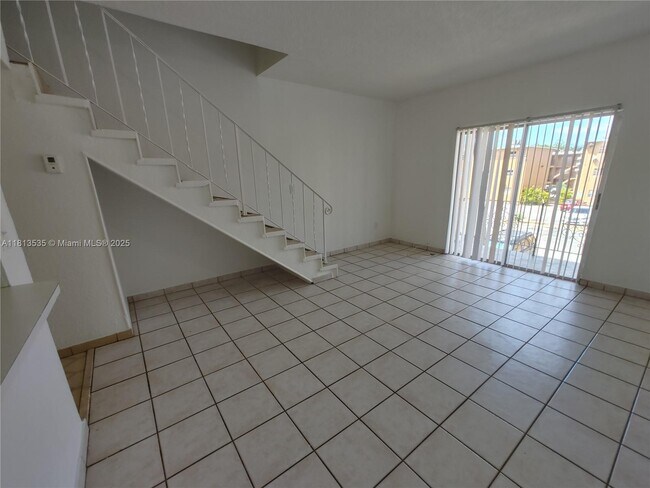 Building Photo - 1305 W 53rd St