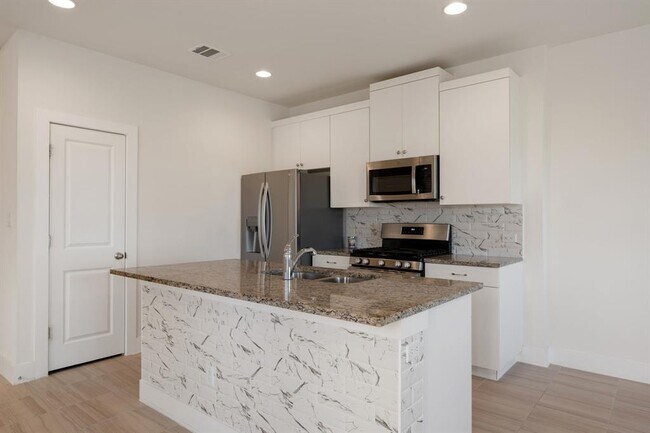 Building Photo - 603 White Steppe Way