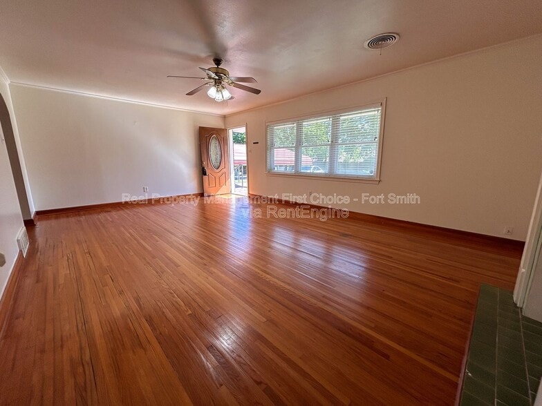 Building Photo - 1306 S 41st St