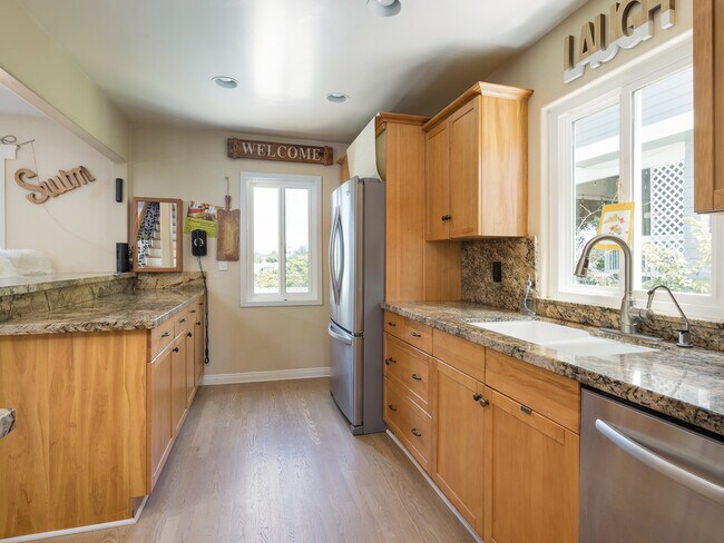 Building Photo - 416 Virginia St